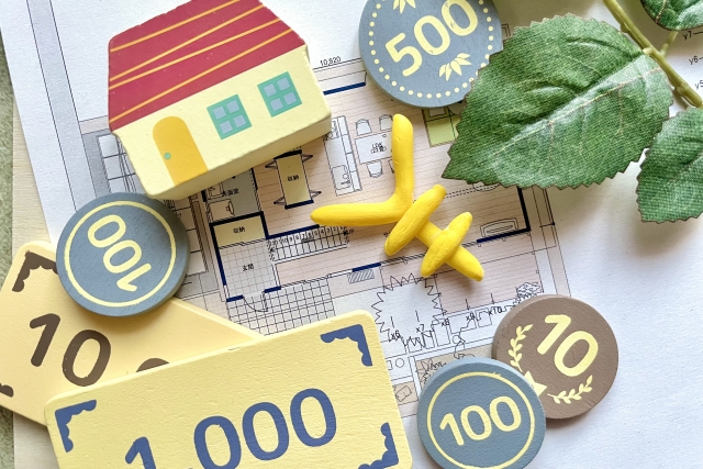 家の模型とお金の模型