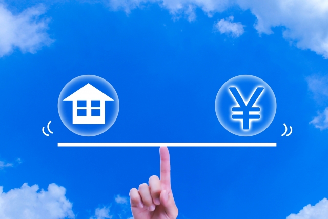 家のイラストと¥のイラスト